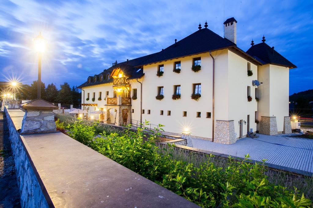 Hunting Chateau Krupina Buitenkant foto